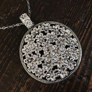 Tibetan Silver Artisan Pendant Statement Necklace Daisies Round NEW! 558x1